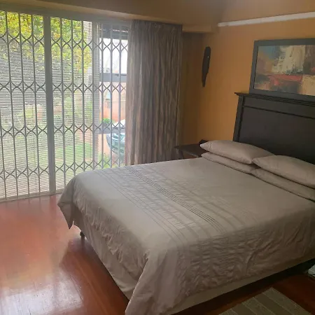 Amaciko Guesthouse Glenmore-2